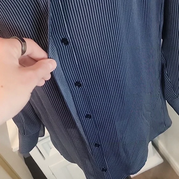 🆕️ AKRIS Silk Crepe Blouse - Picture 4 of 9